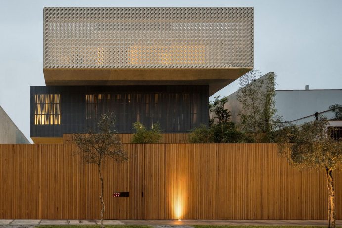 Lima House by MK27