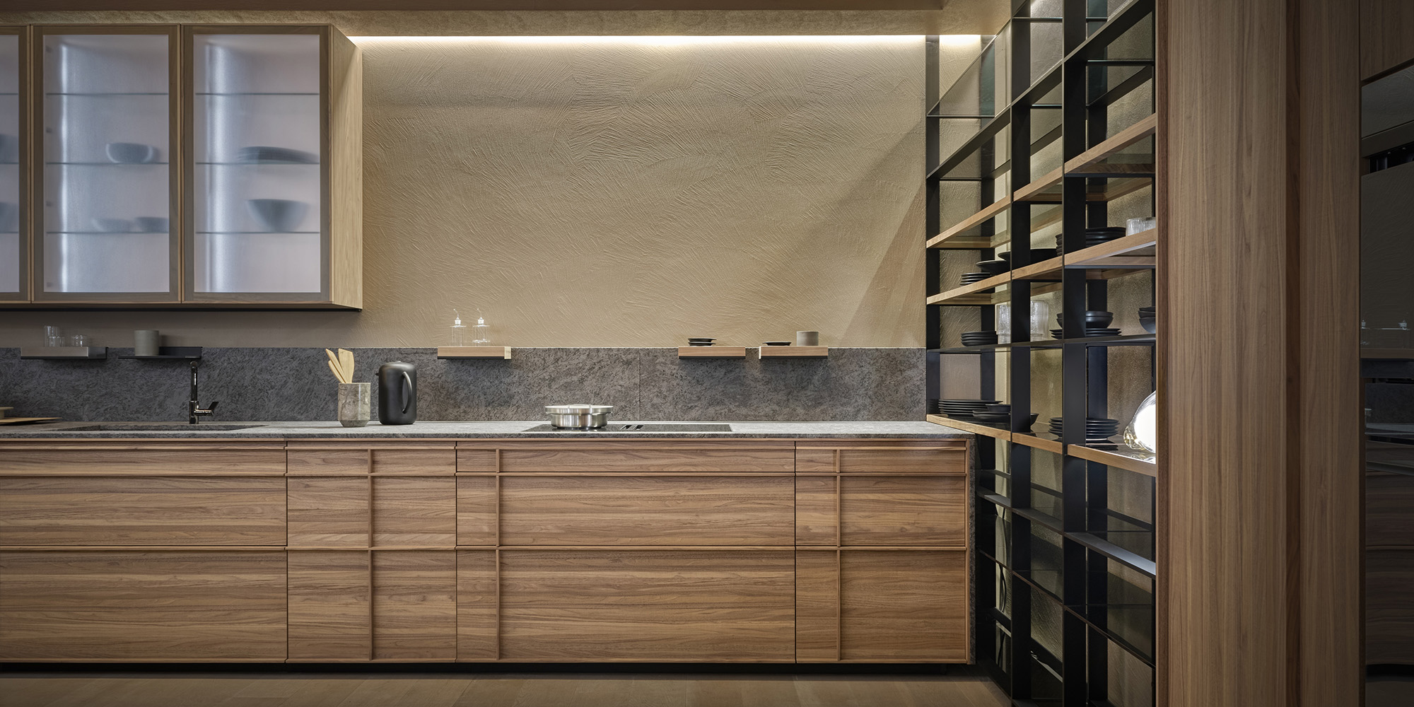 Archigraphica in Noce Tattile e top in Granito Bahama Blue